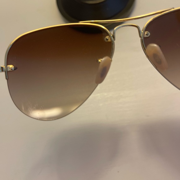 Ray-bans Aviator Sunglasses gold tone frames - Picture 5 of 7